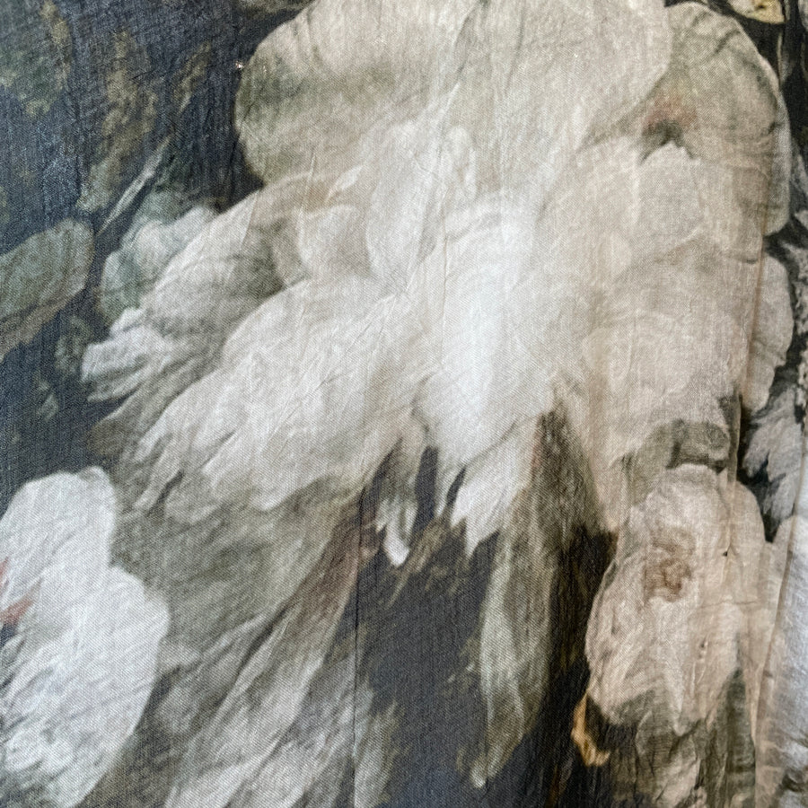 Picturesque Printed Scarf | White Roses | Italy