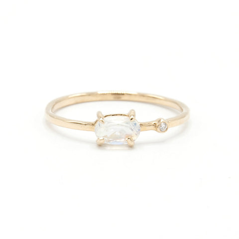 Petite Baleine | Wink Labradorite & Diamond Ring