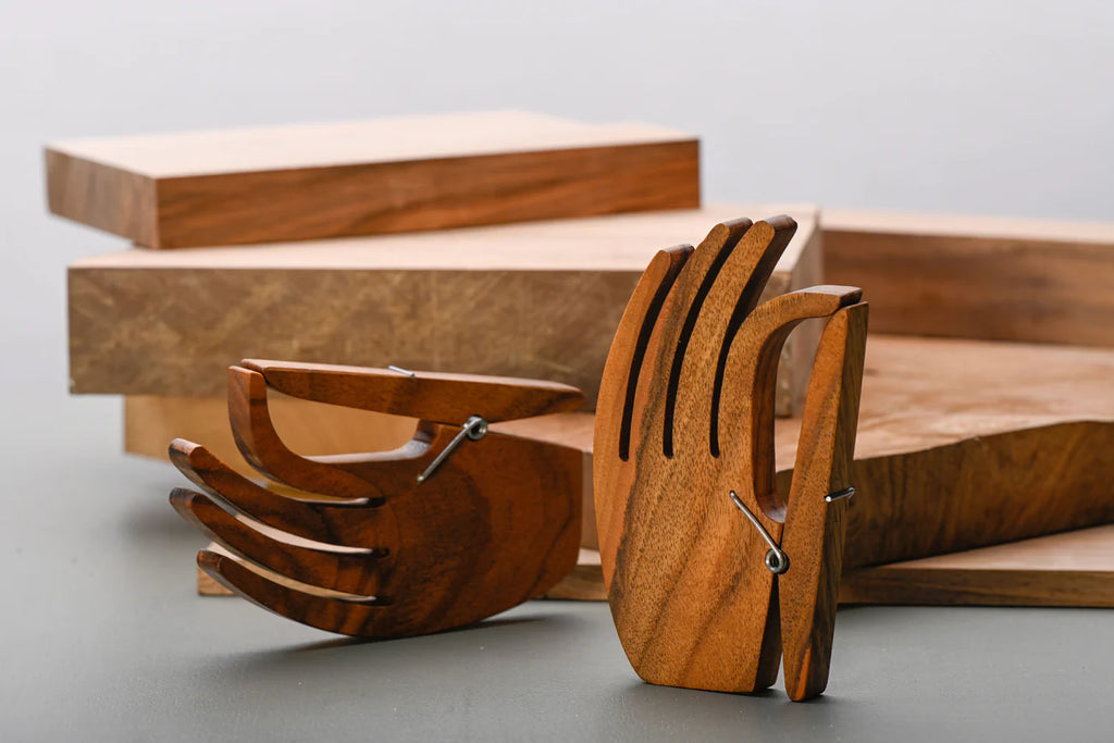 Walnut Hand Clip | Thomas Steuri