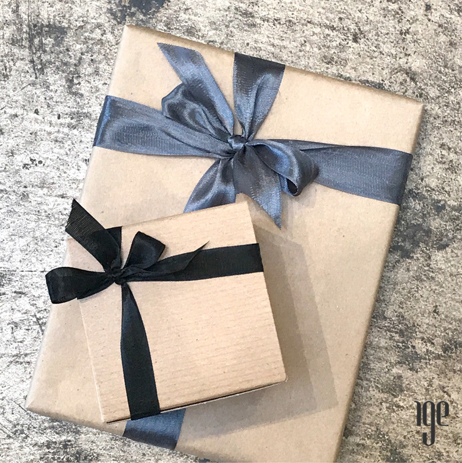 Gift Wrapping - kraft paper / neutral fabric ribbon