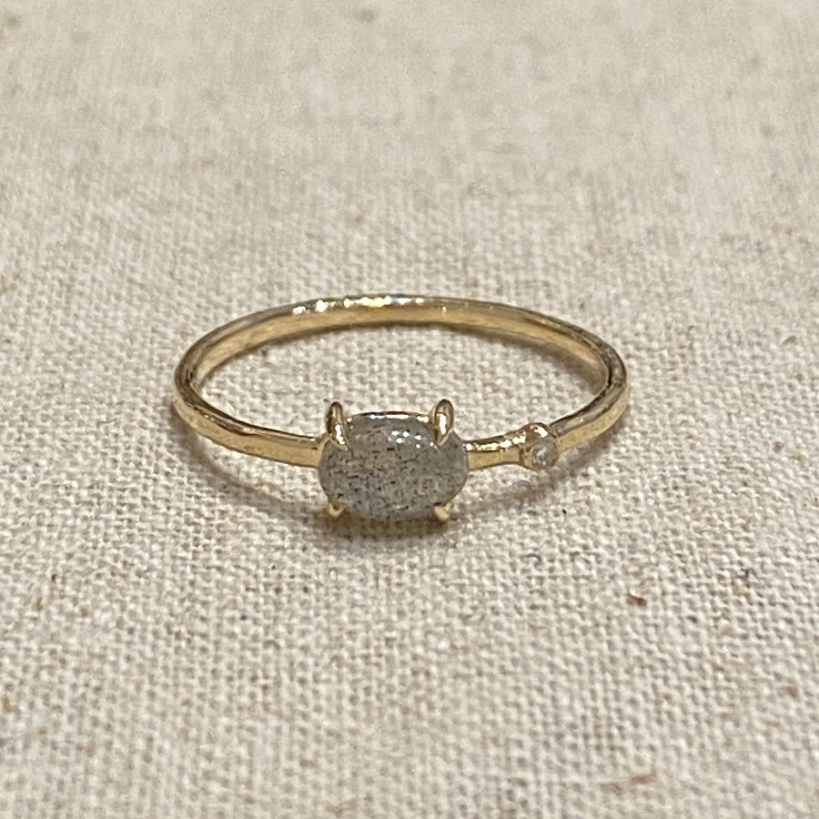 Petite Baleine | Wink Labradorite & Diamond Ring